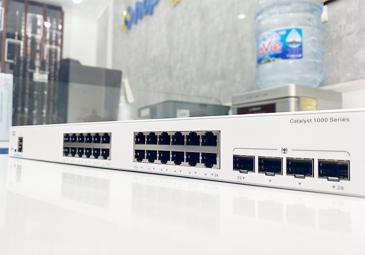 24 Ports Switch Cisco C1000-24T-4G-L
